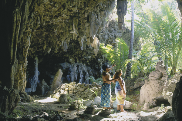 Cook Islands Anatakitaki Höhlentour Natur Kopeka-Vogel