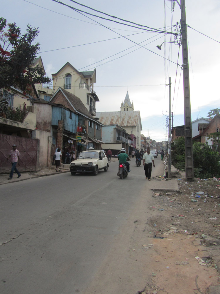 Antananrivo-Strassenzustand-Arbeitsweg_2_Web.jpg